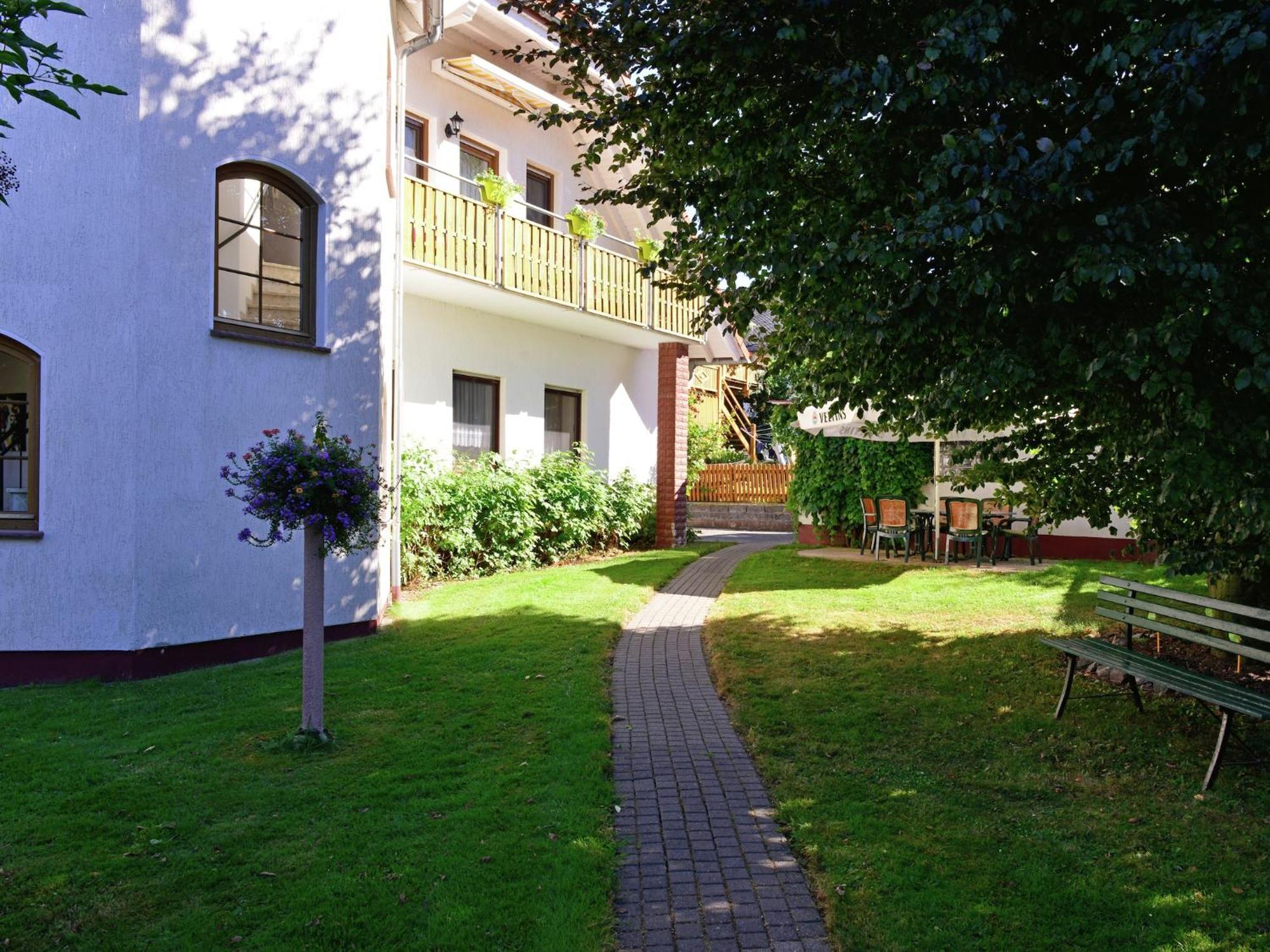 Quaint In Eimelrod Near And Water Sports Apartament